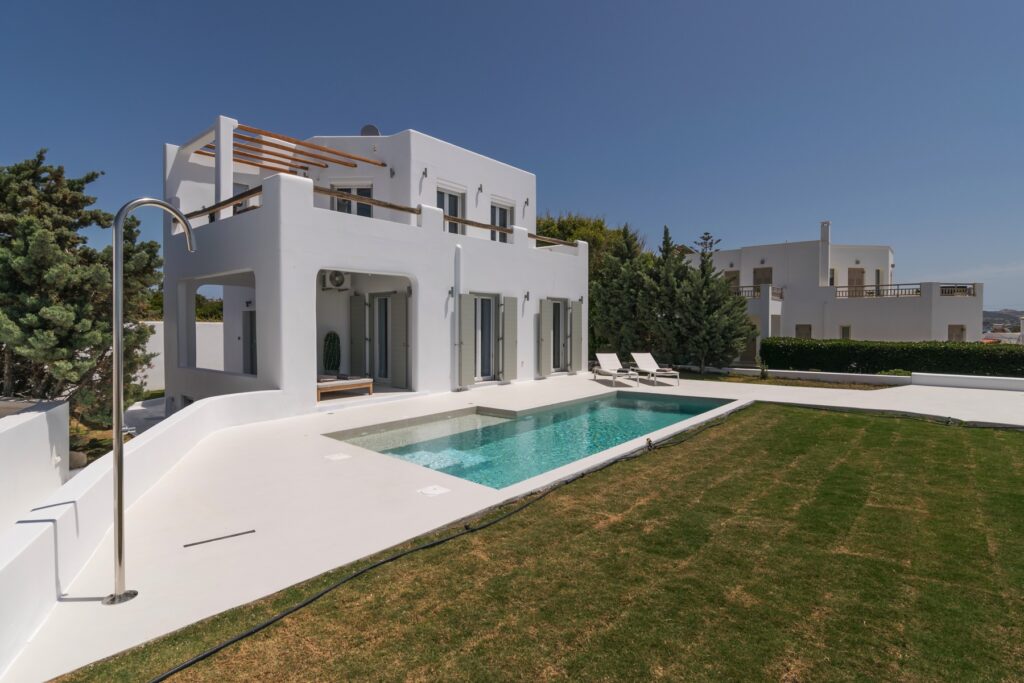 villa in milos,white villa ,rooms ,holidays greece,adamas milos island